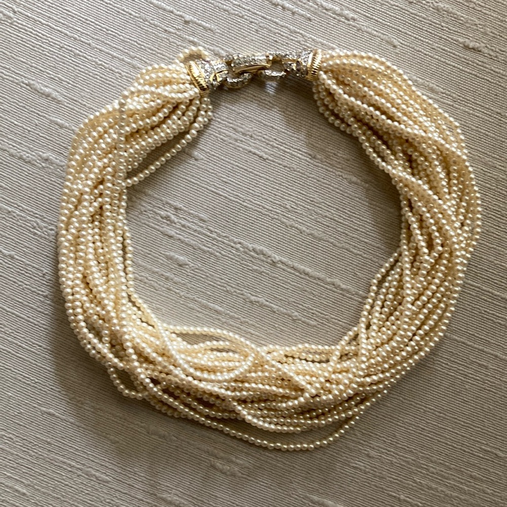VINTAGE Cream Pearl Necklace